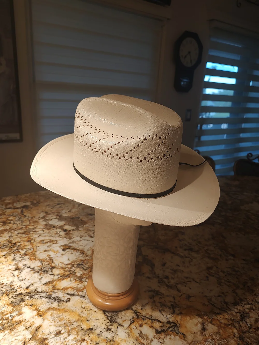 Stetson Natural Straw Cowboy Hat with Black Band. 6X size 7 3/4 NWT